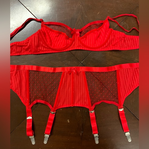 Red Bra and Garter Set L - Picture 2 of 5